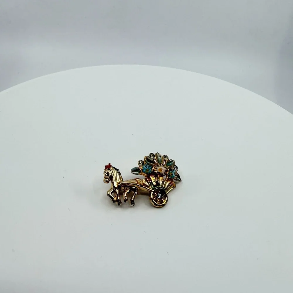Vintage Gold Tone Horse and Flower Carriage Brooch Enamel Rhinestone Pin Retro